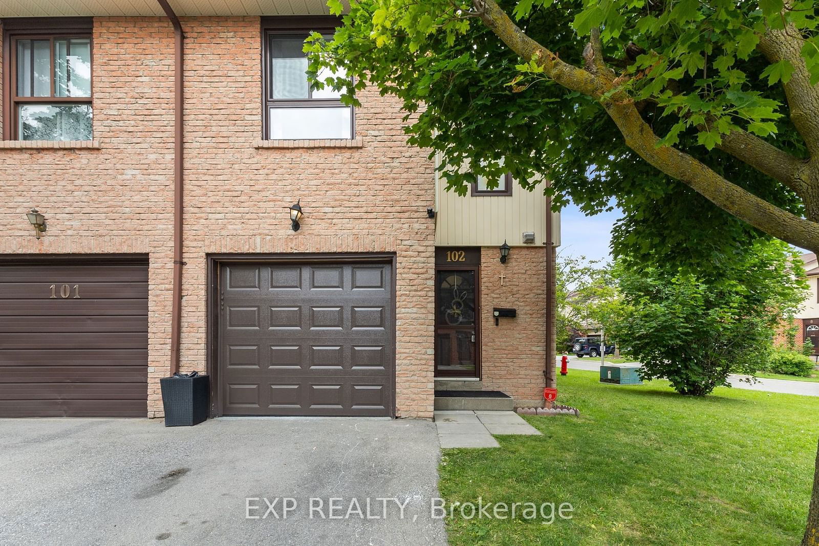 Dawson Crescent Townhomes, Brampton, Toronto