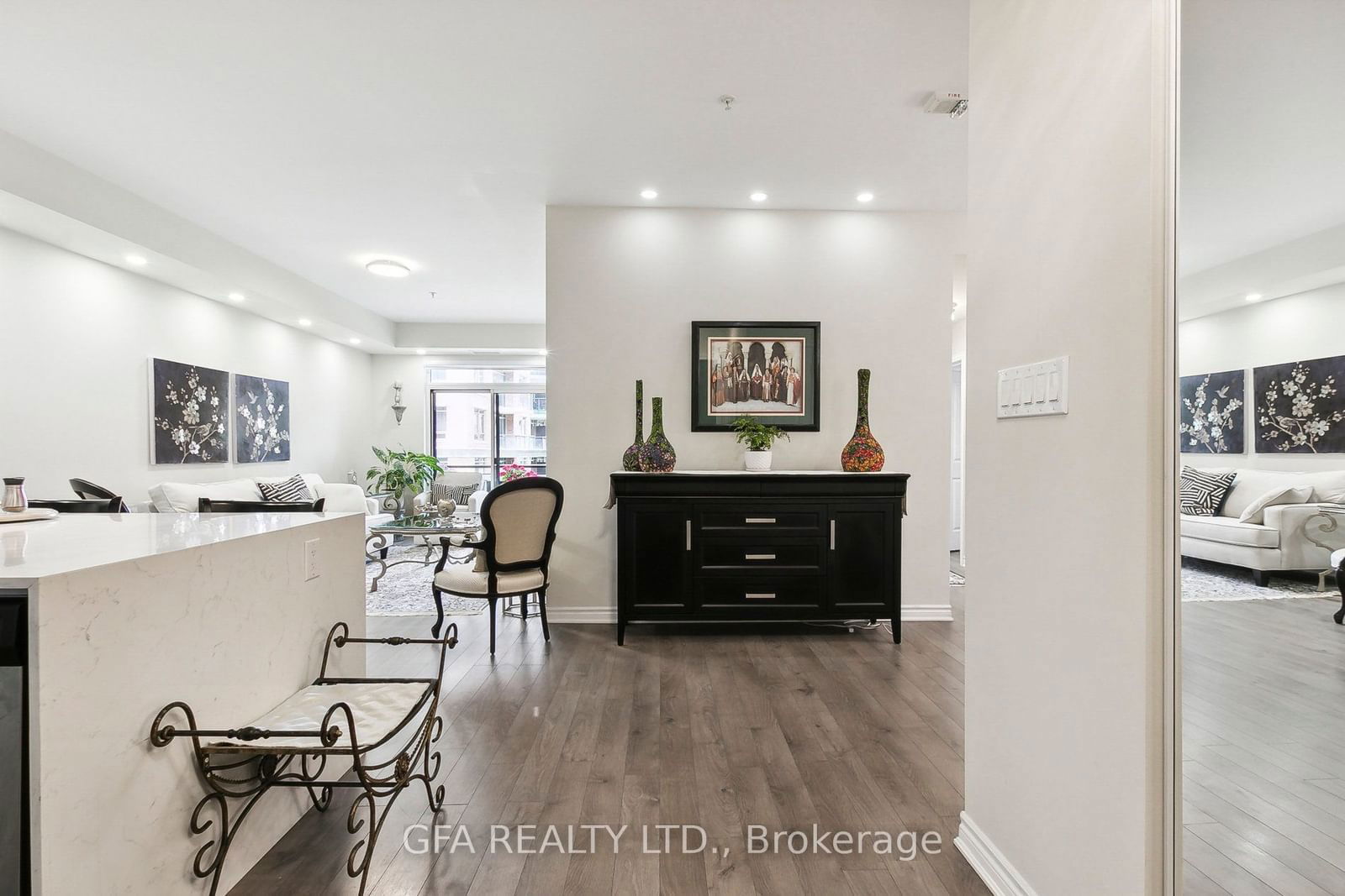 150 Oak Park Blvd, unit 305 for sale