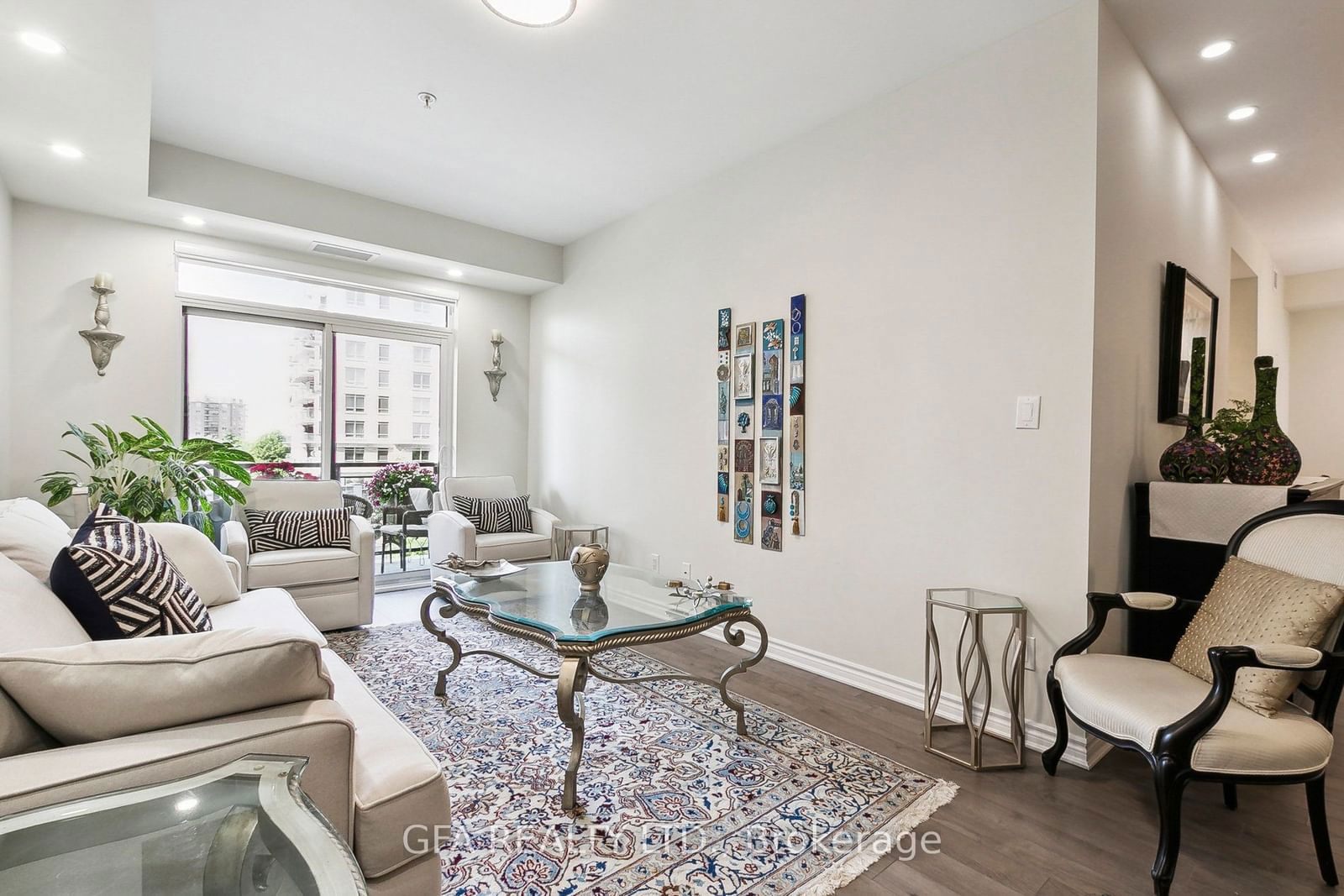 150 Oak Park Blvd, unit 305 for sale