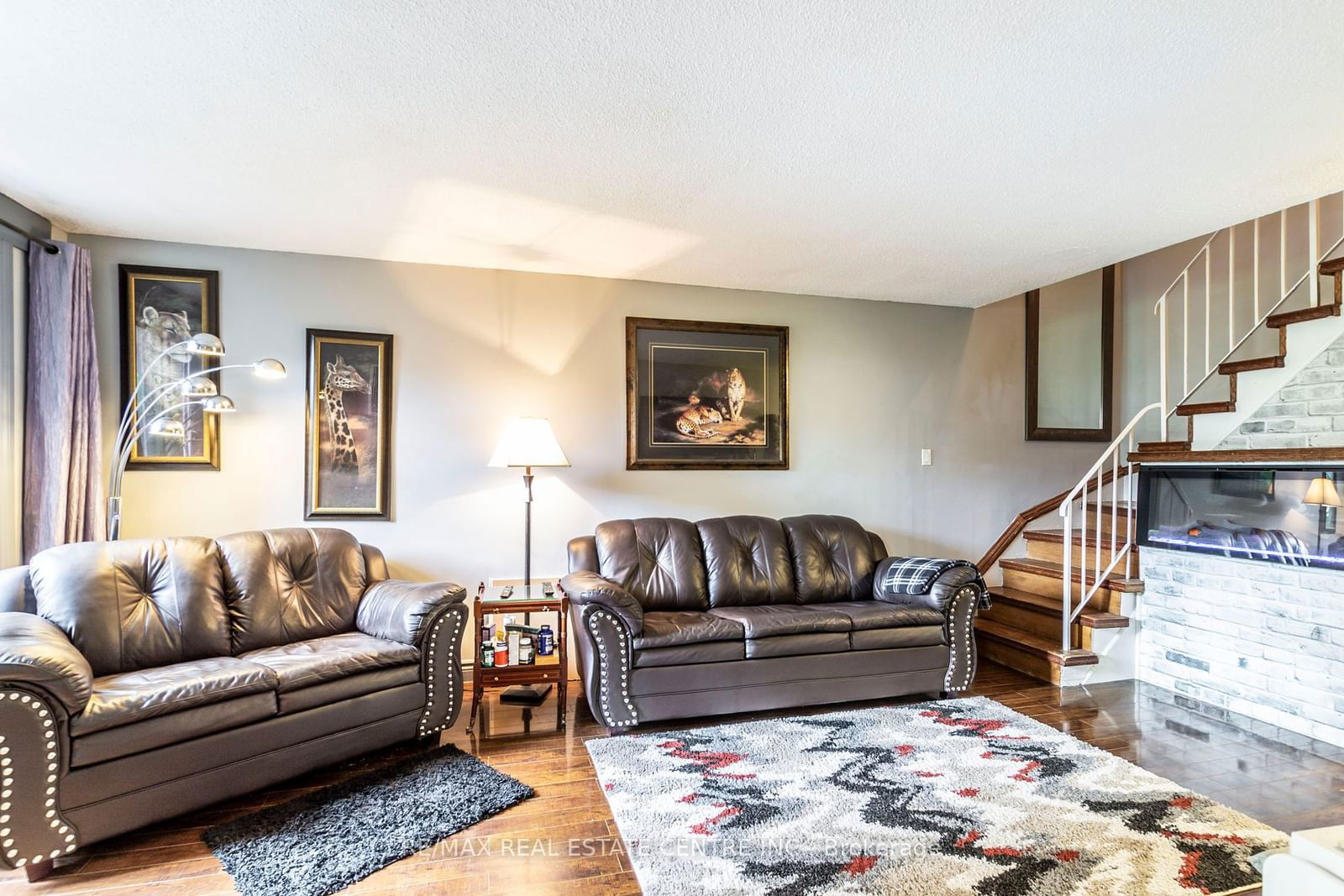 2095 Roche Crt, unit 124 for sale - image #1