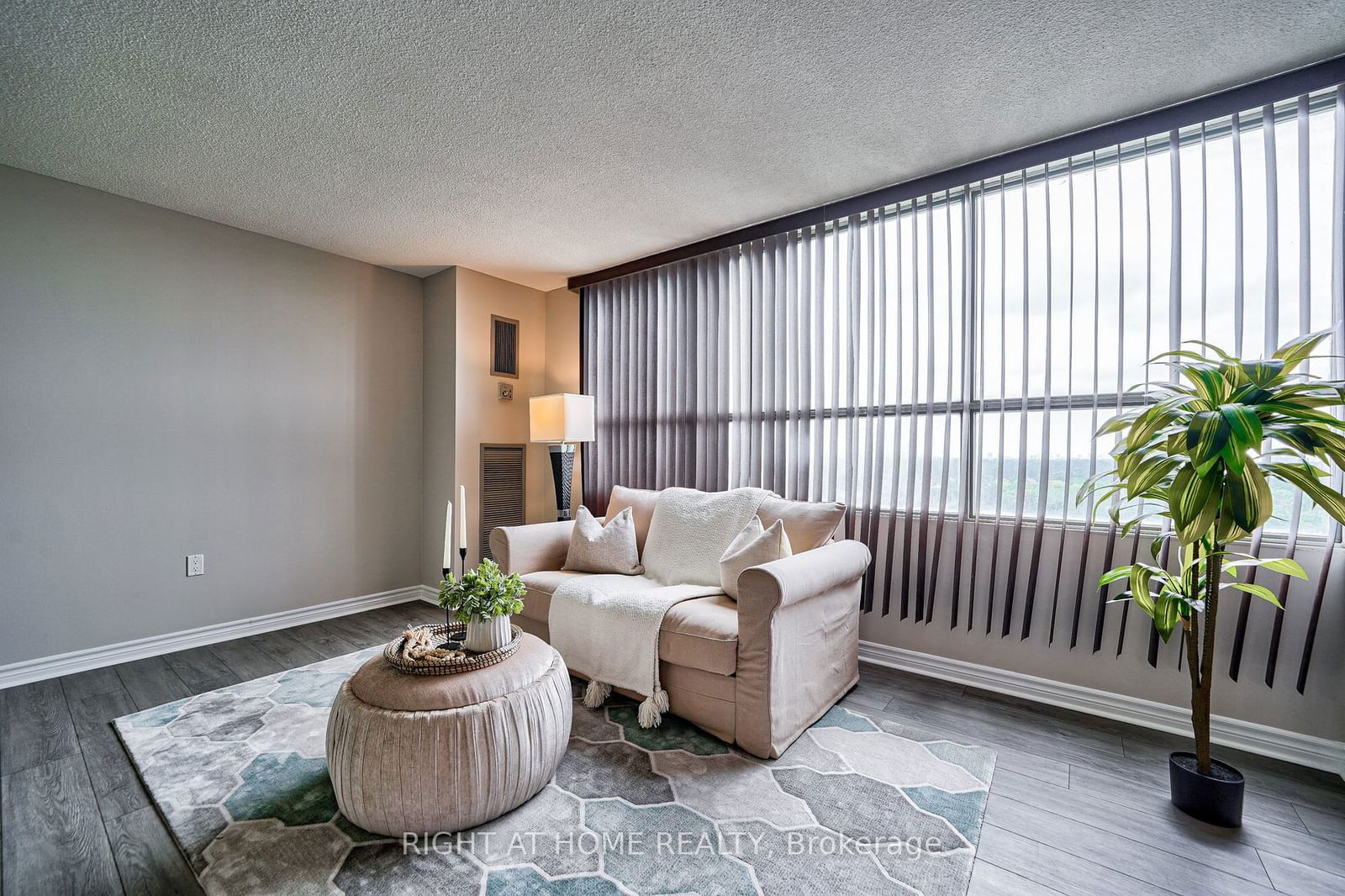 40 Panorama Crt, unit 1110 for sale - image #4