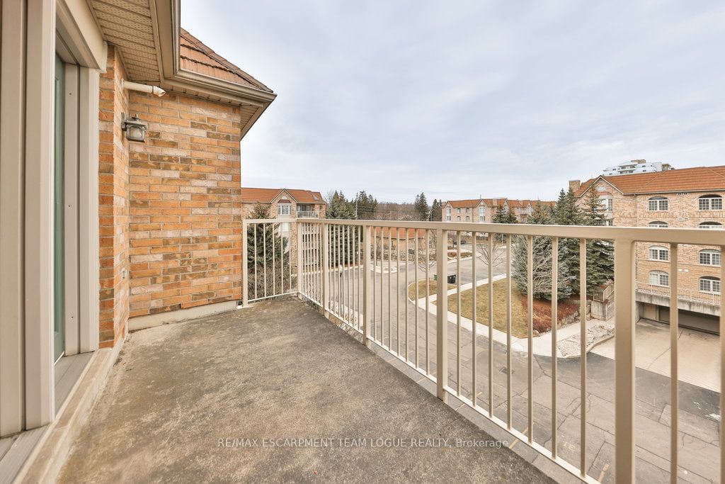 216 PLAINS Rd W, unit B406 for sale - image #21