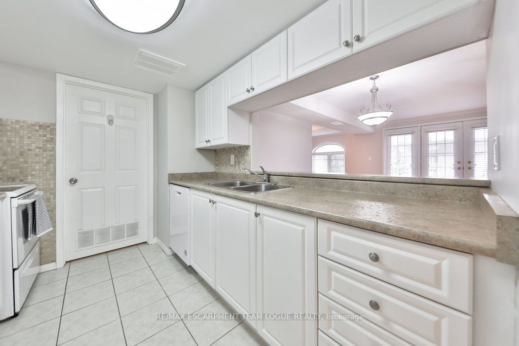 216 PLAINS Rd W, unit B406 for sale - image #5