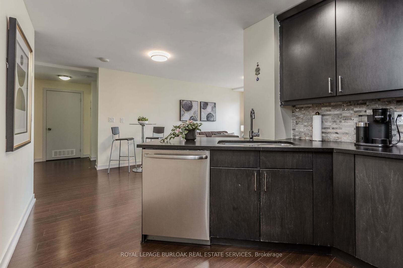 551 Maple Ave, unit 814 for sale - image #12