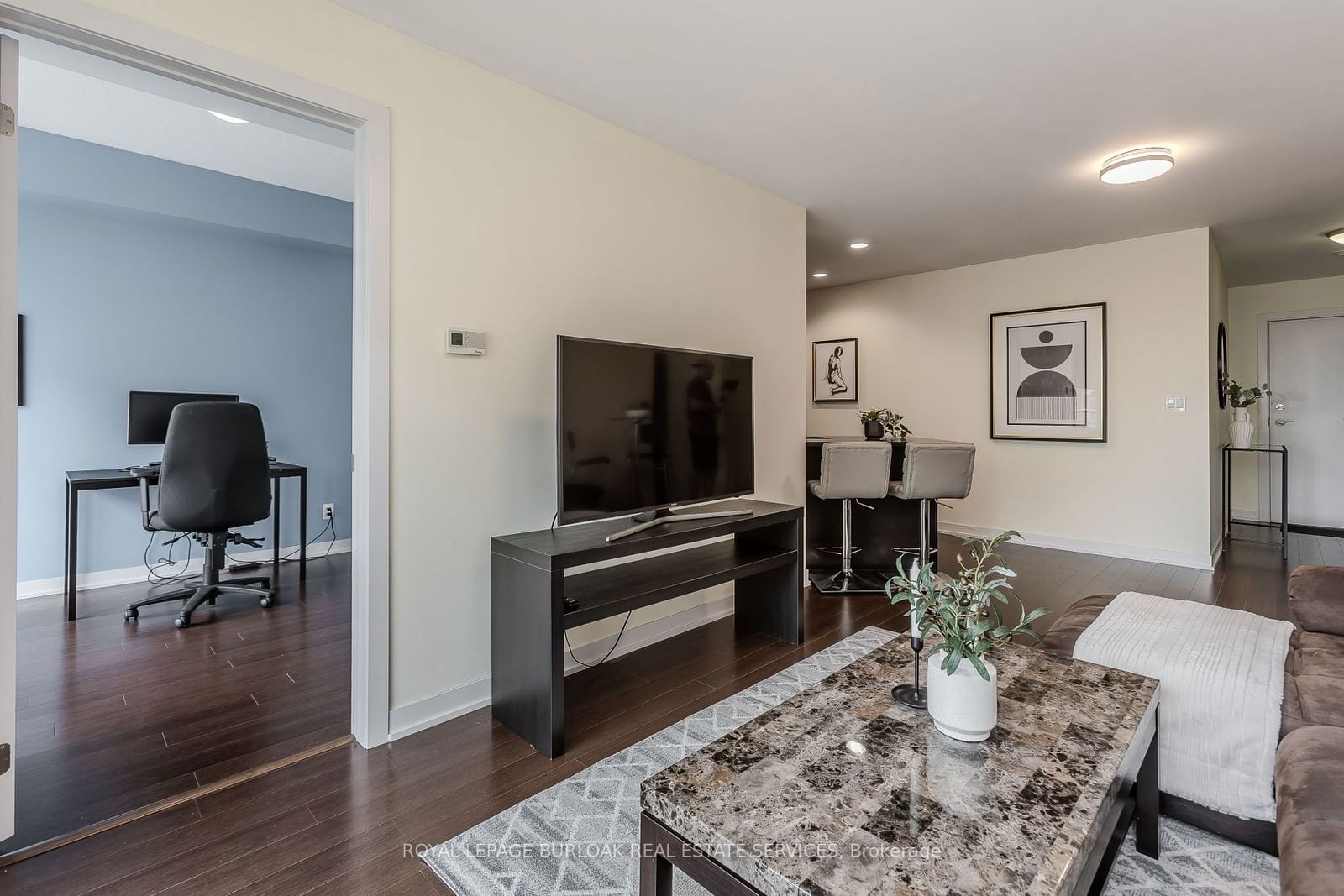 551 Maple Ave, unit 814 for sale