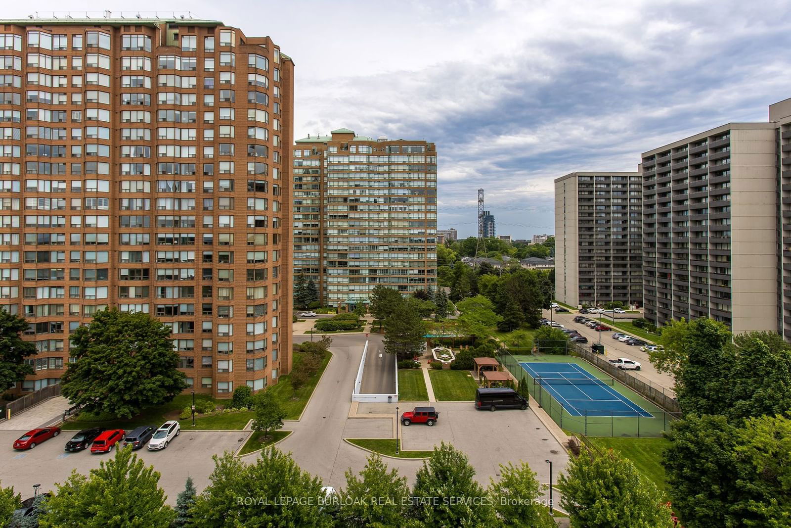 551 Maple Ave, unit 814 for sale - image #19