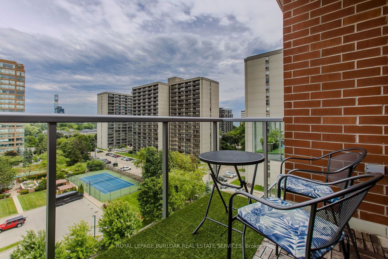 551 Maple Ave, unit 814 for sale - image #21