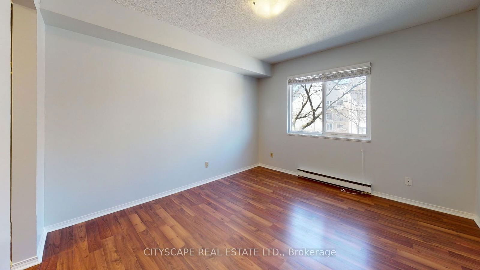 1450 Glen Abbey Gate, unit 922 for rent - image #6