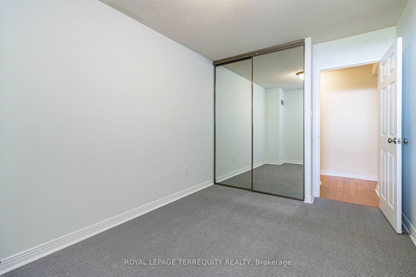 299 Mill Rd, unit 703 for sale - image #24