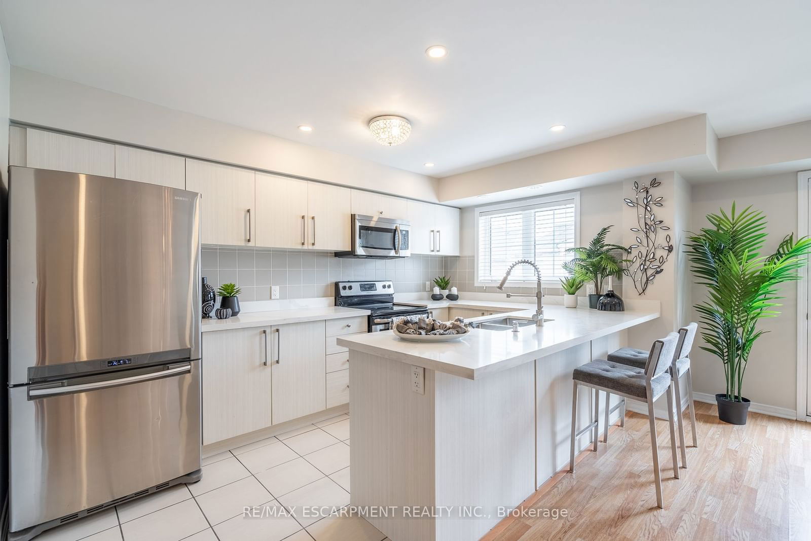 2441 Greenwich Dr E, unit 125 for sale - image #12