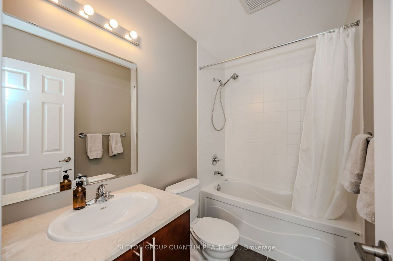 2614 Dashwood Dr Townhouses, Oakville, Toronto