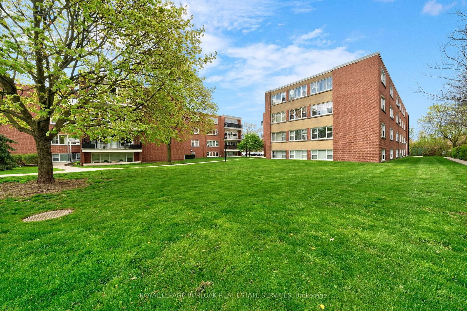 2052 Courtland Dr, unit 304 for sale - image #1