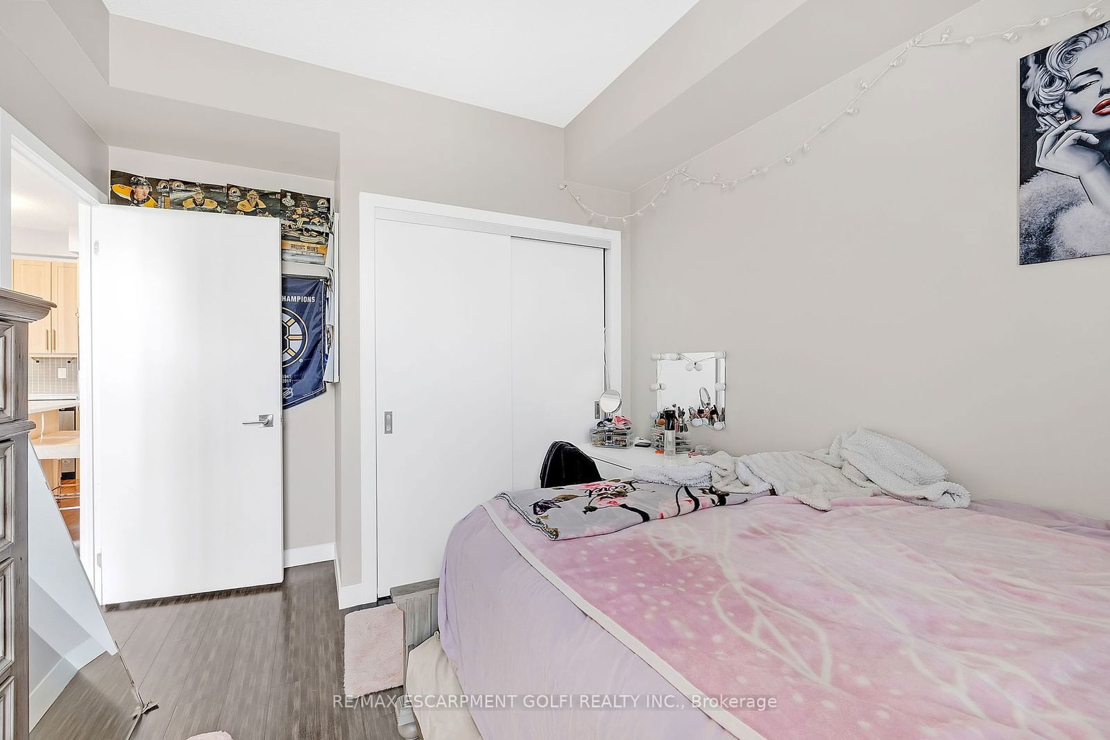 2093 Fairview St, unit 408 for sale - image #21