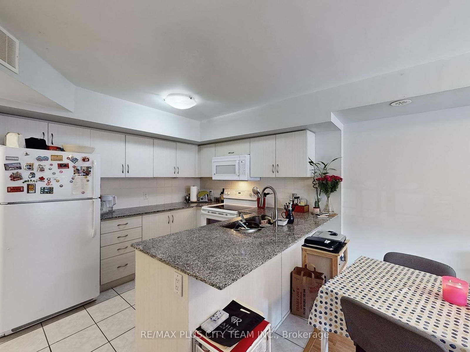 2441 Greenwich Dr, unit 122 for sale - image #8