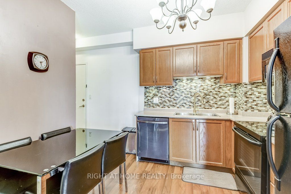 2464 Weston Rd, unit 910 for sale - image #7