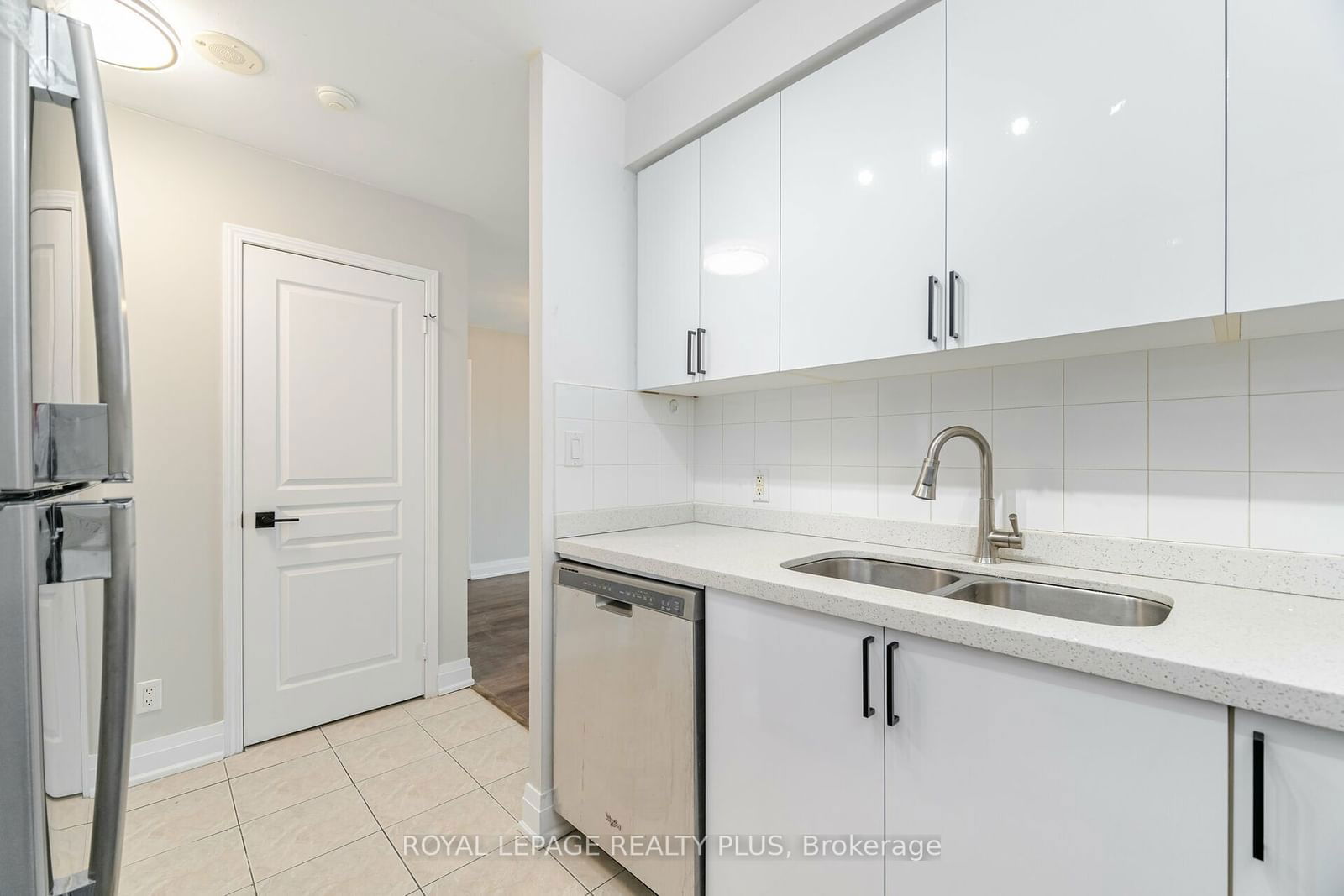 4879 Kimbermount Ave, unit 304 for sale - image #7