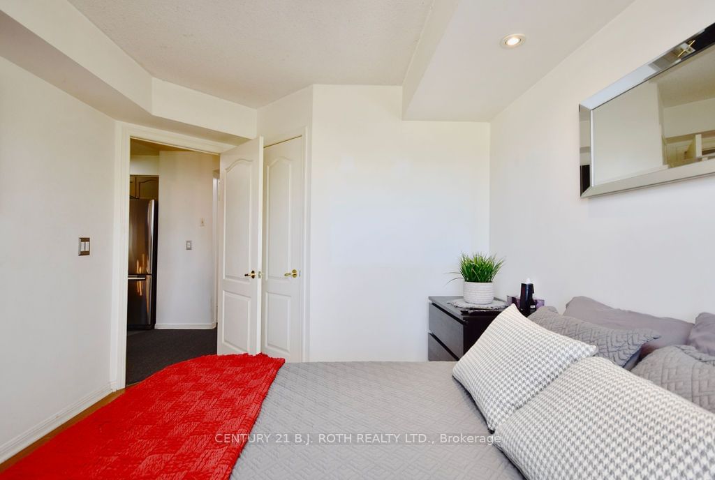 1140 Parkwest Pl, unit 204 for sale - image #9