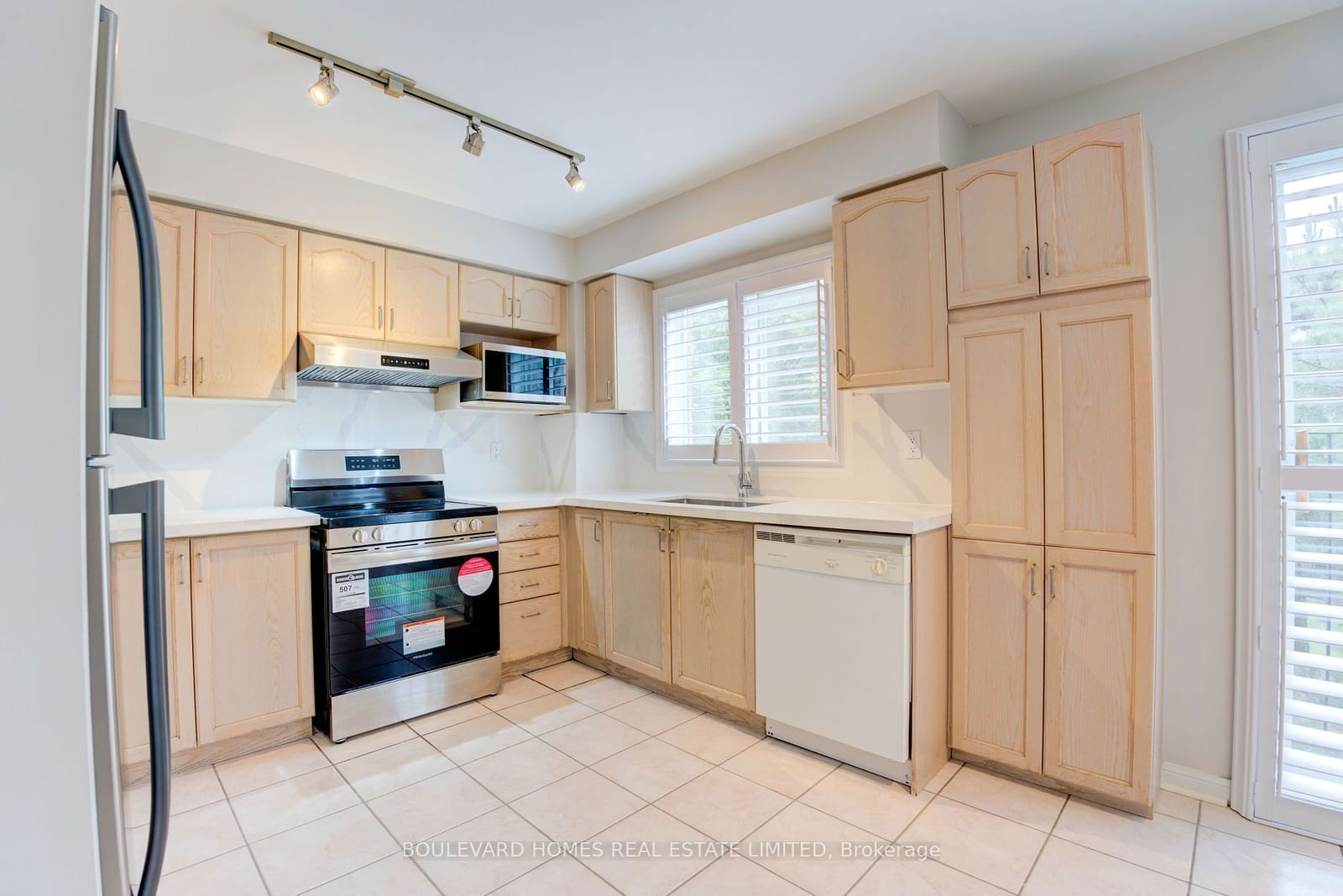 80 Acorn Pl, unit 196 for sale