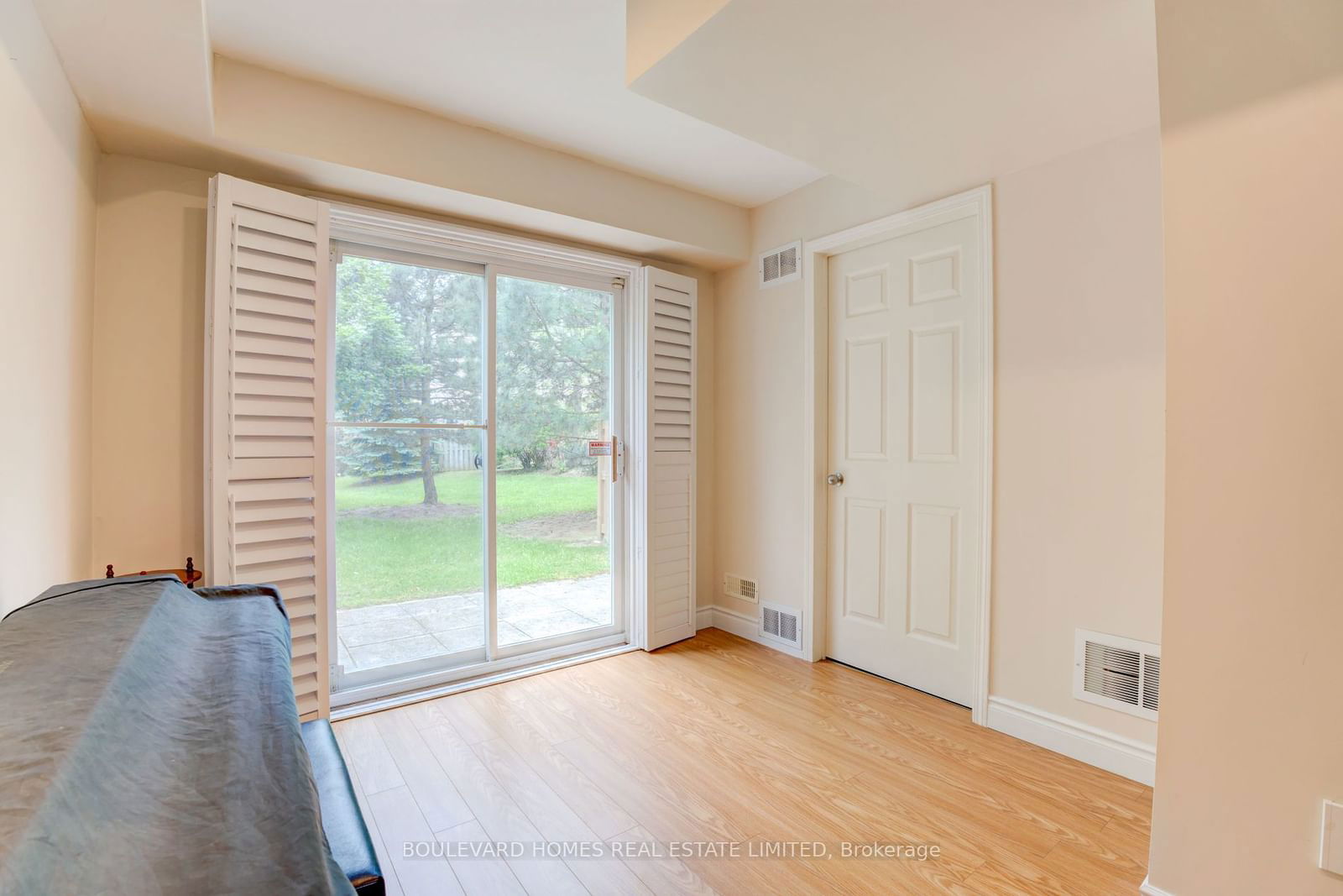 80 Acorn Pl, unit 196 for sale - image #25