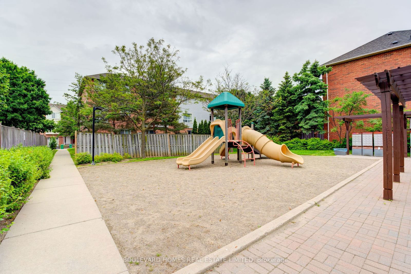 80 Acorn Pl, unit 196 for sale - image #26