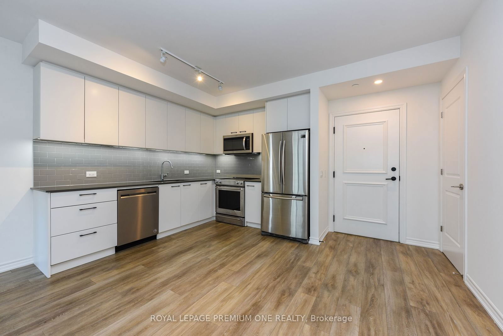 571 Prince Edward Dr N, unit 207 for rent - image #8