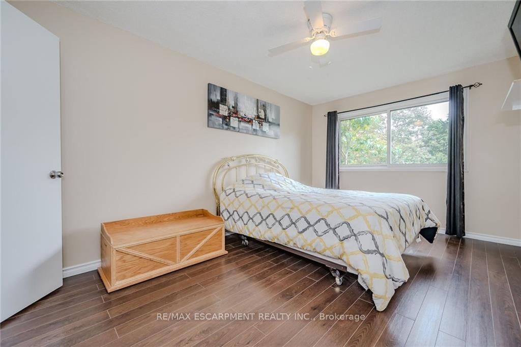 1548 Newlands Cres, unit 14 for sale - image #17