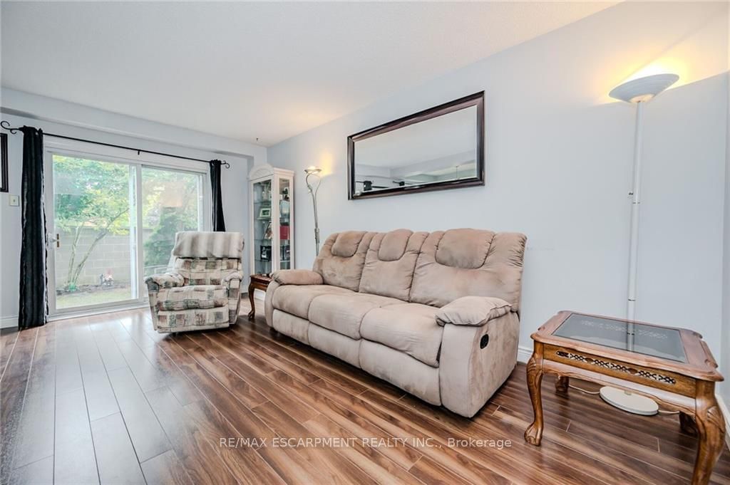 1548 Newlands Cres, unit 14 for sale - image #6