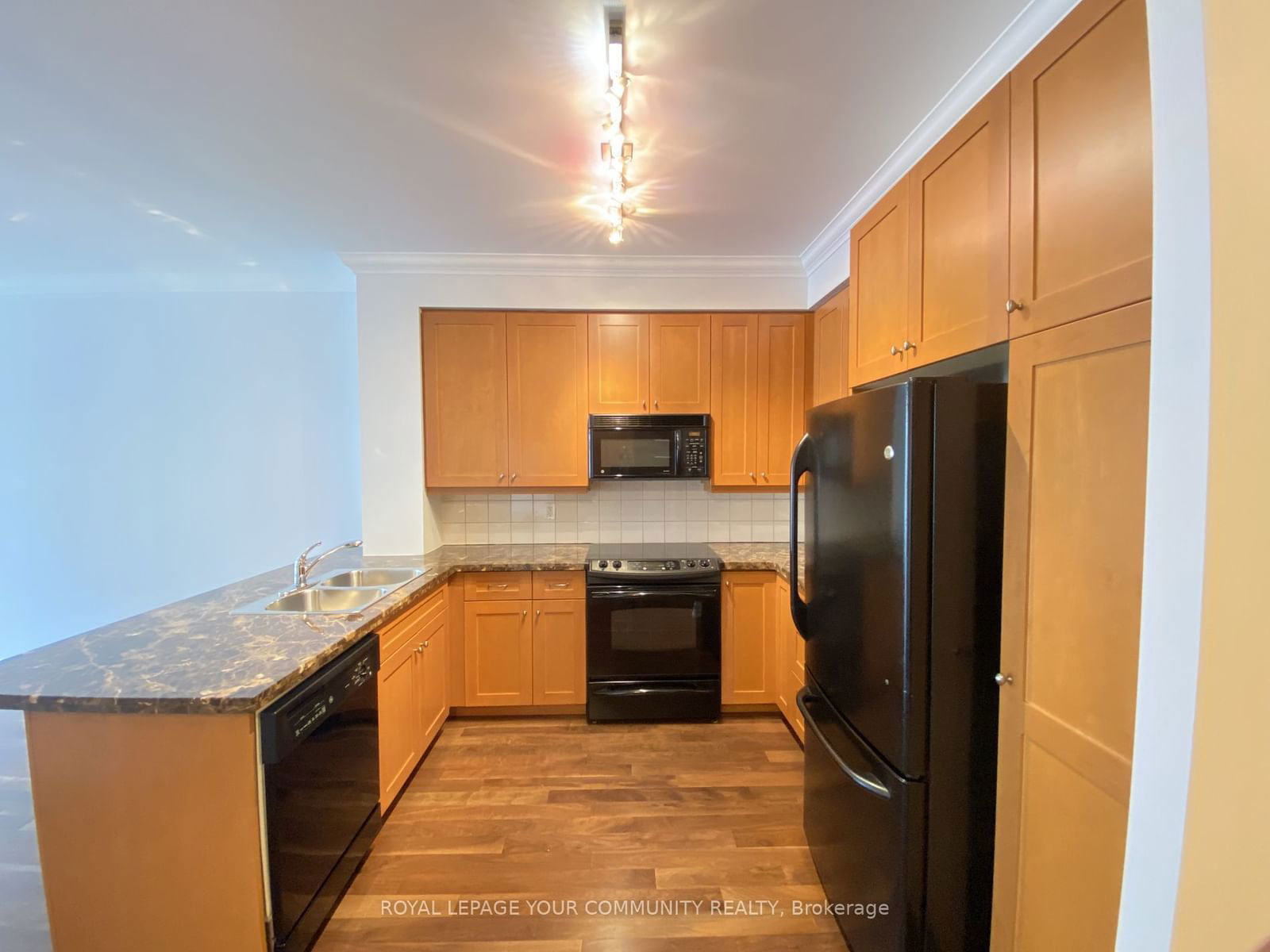 2855 Bloor St W, unit 621 for rent - image #4