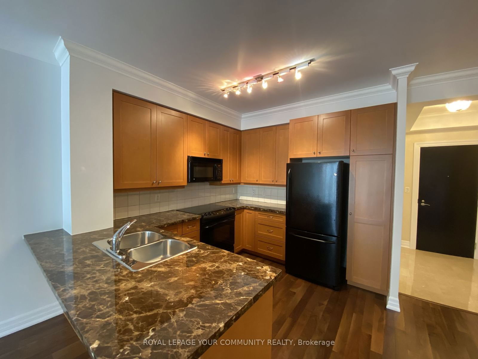 2855 Bloor St W, unit 621 for rent - image #5