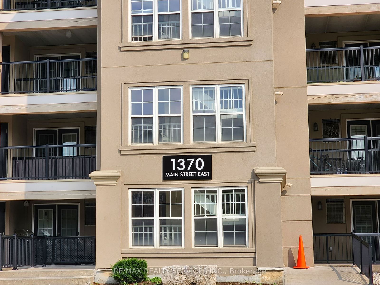 1370 Main St E, unit 203 for sale