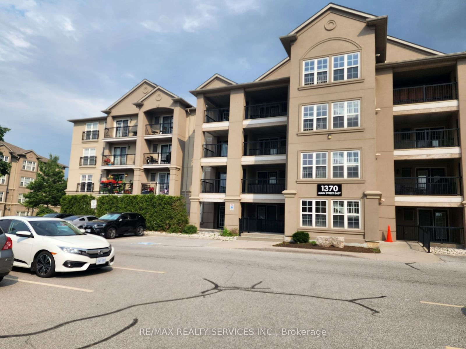 1370 Main St E, unit 203 for sale