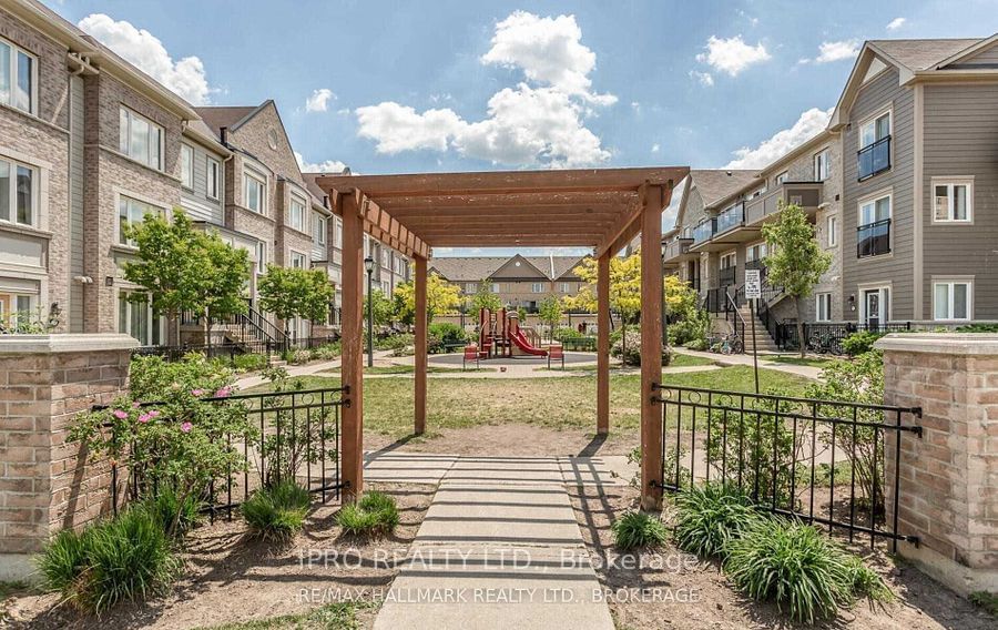 Hazelton Place Townhomes, Mississauga, Toronto