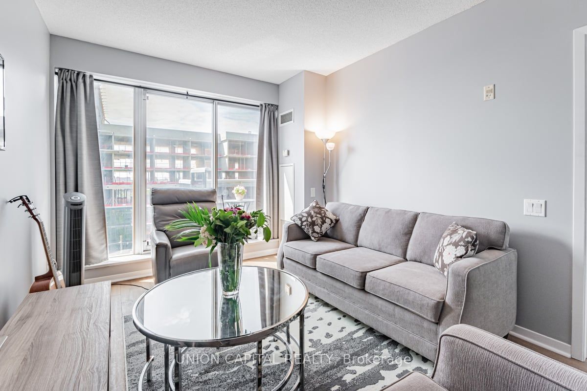 1050 The Queensway, unit 804 for sale