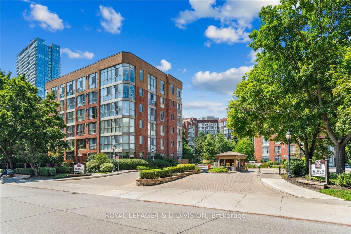 South Kingsway Village I Condos, West End, Toronto