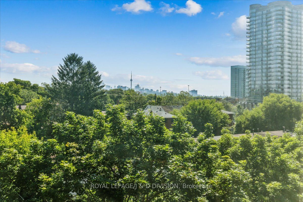 South Kingsway Village I Condos, West End, Toronto