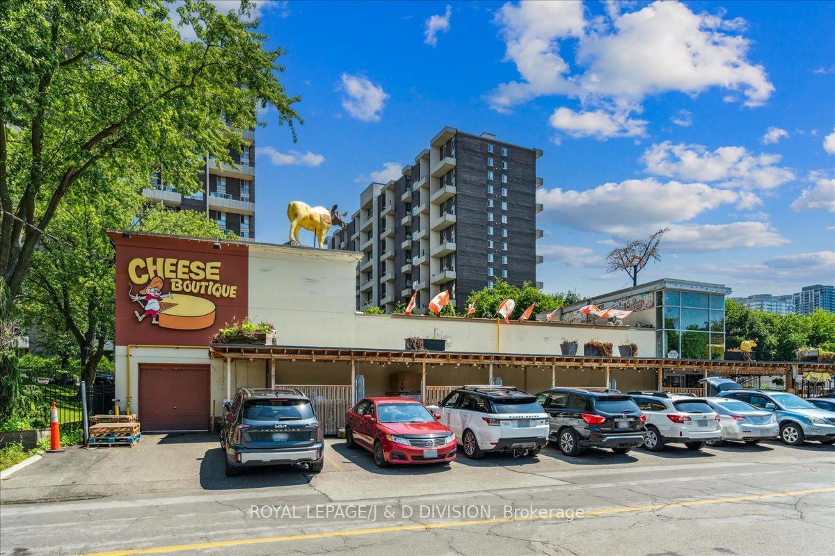 South Kingsway Village I Condos, West End, Toronto