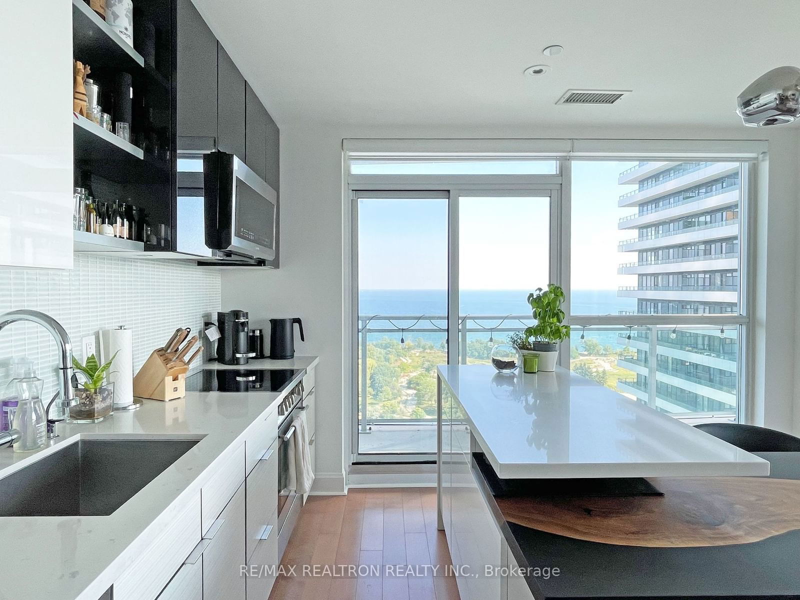 33 Shore Breeze Dr, unit 1910 for rent - image #6