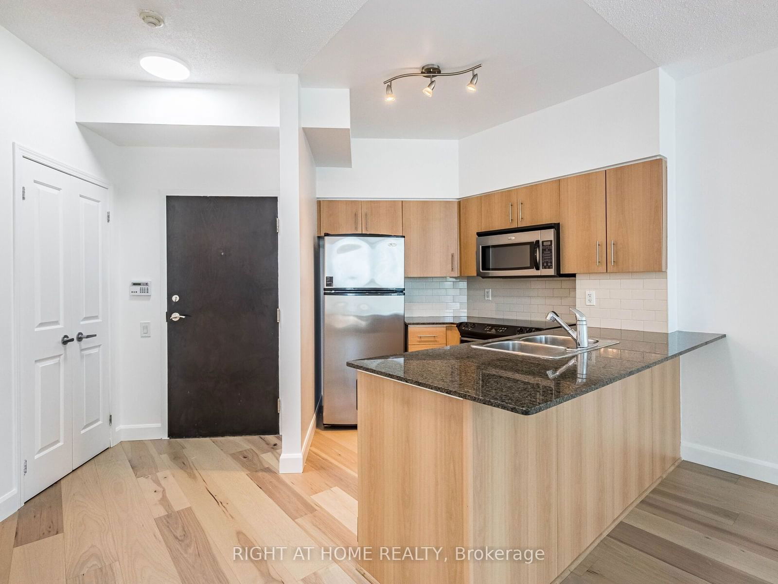 15 Windermere Ave, unit 1212 for sale - image #8