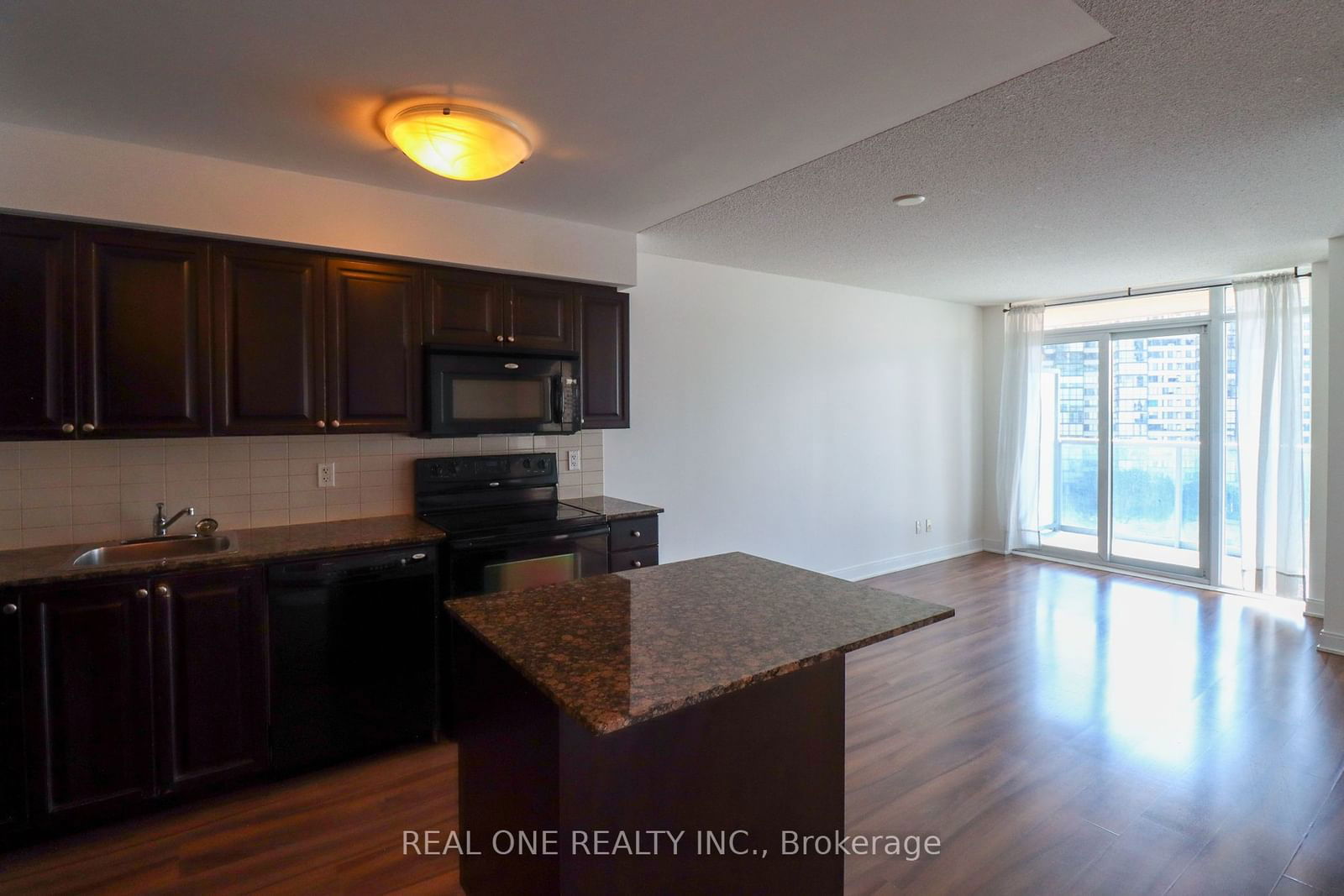 330 Burnhamthorpe Rd W, unit 801 for rent - image #6