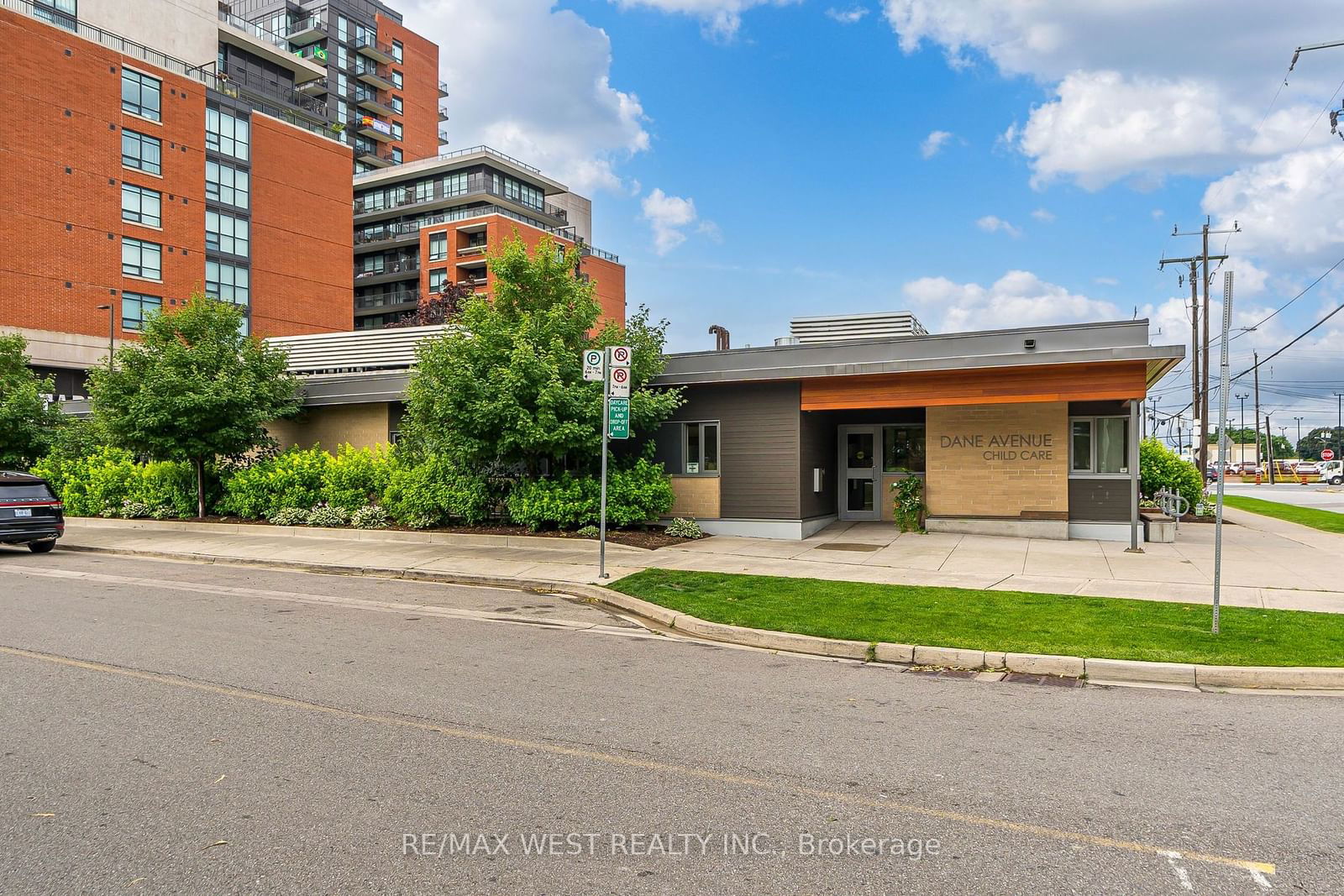 830 Lawrence Ave, unit 803 for sale - image #3