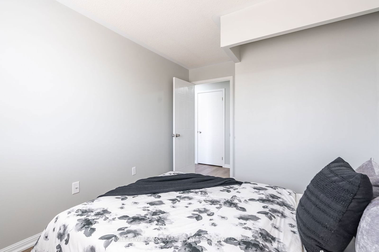 4620 Guildwood Way, unit 79 for rent - image #27