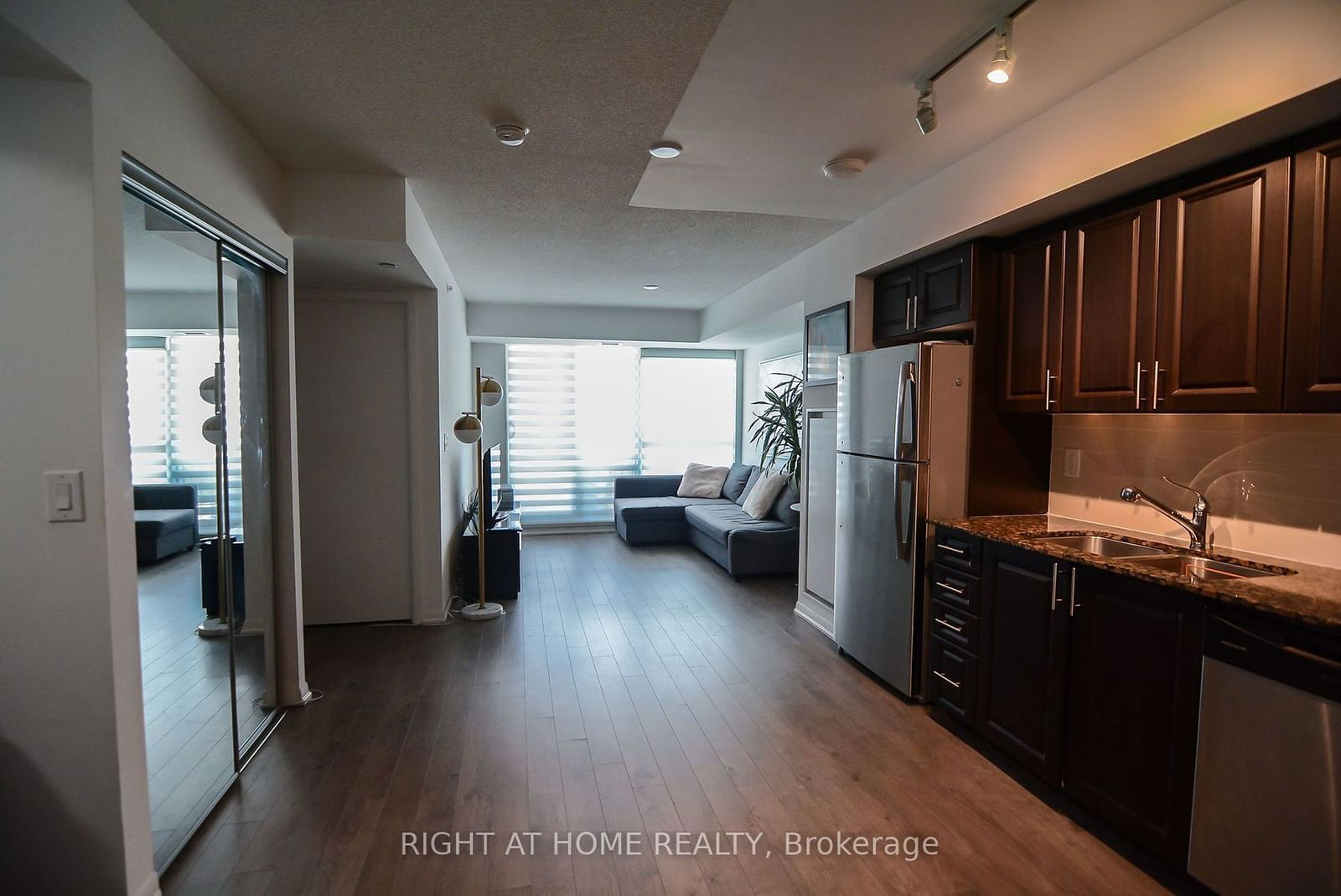 3091 Dufferin St, unit 1001 for rent - image #4