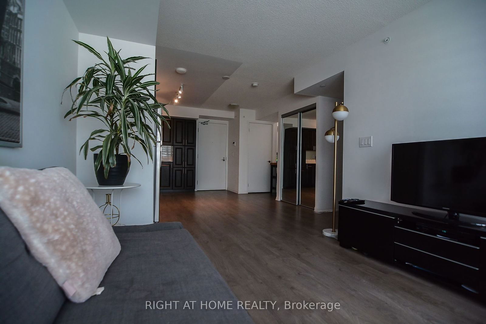 3091 Dufferin St, unit 1001 for rent - image #8