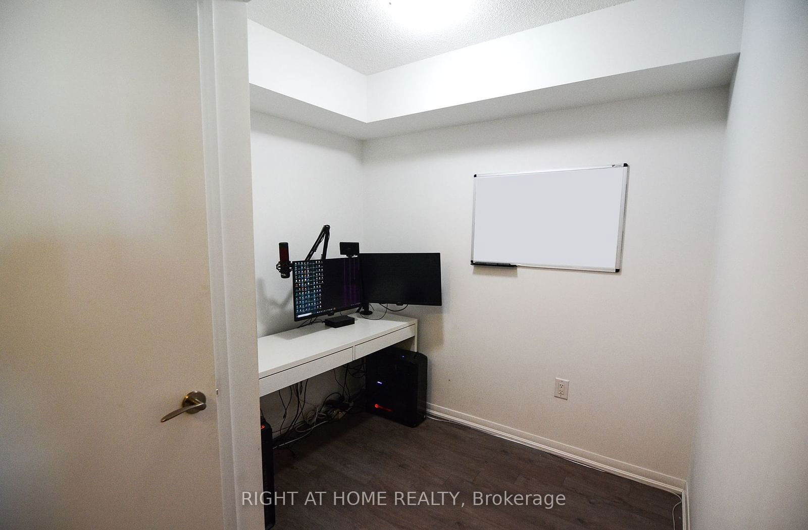 3091 Dufferin St, unit 1001 for rent - image #9