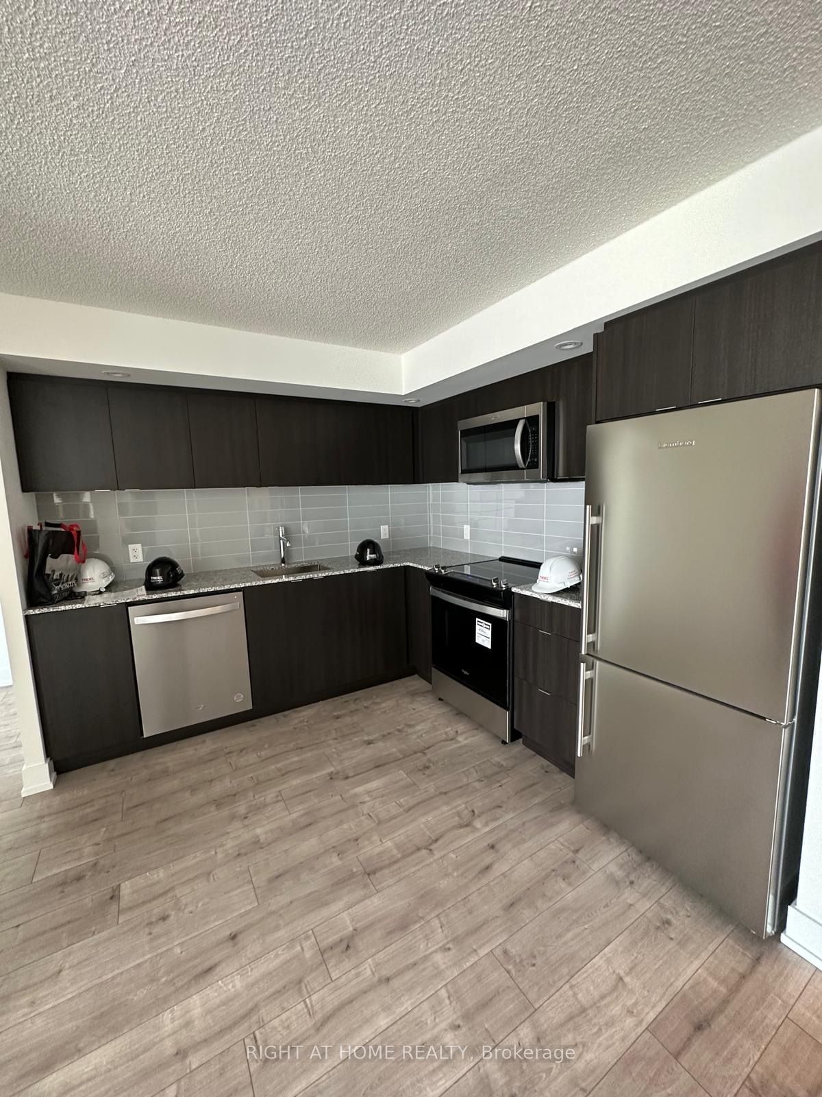 10 Eva Rd, unit 607 for rent - image #6