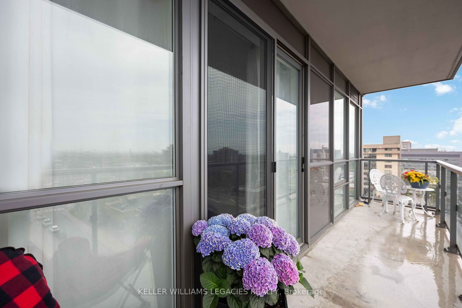 15 James Finlay Way, unit 1006 for rent