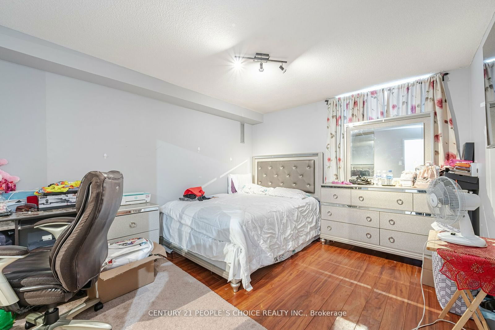 15 Kensington Rd, unit 1508 for sale