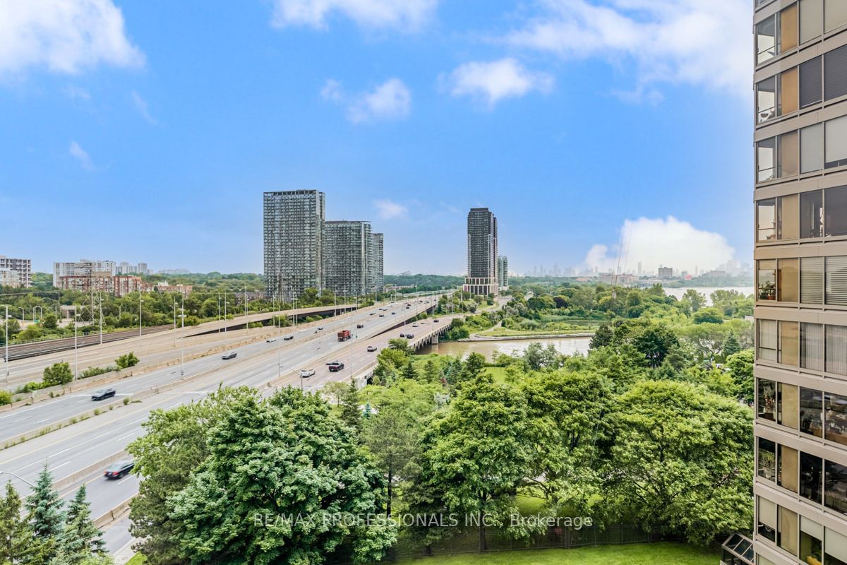 2045 Lake Shore Blvd W, unit 810 for sale