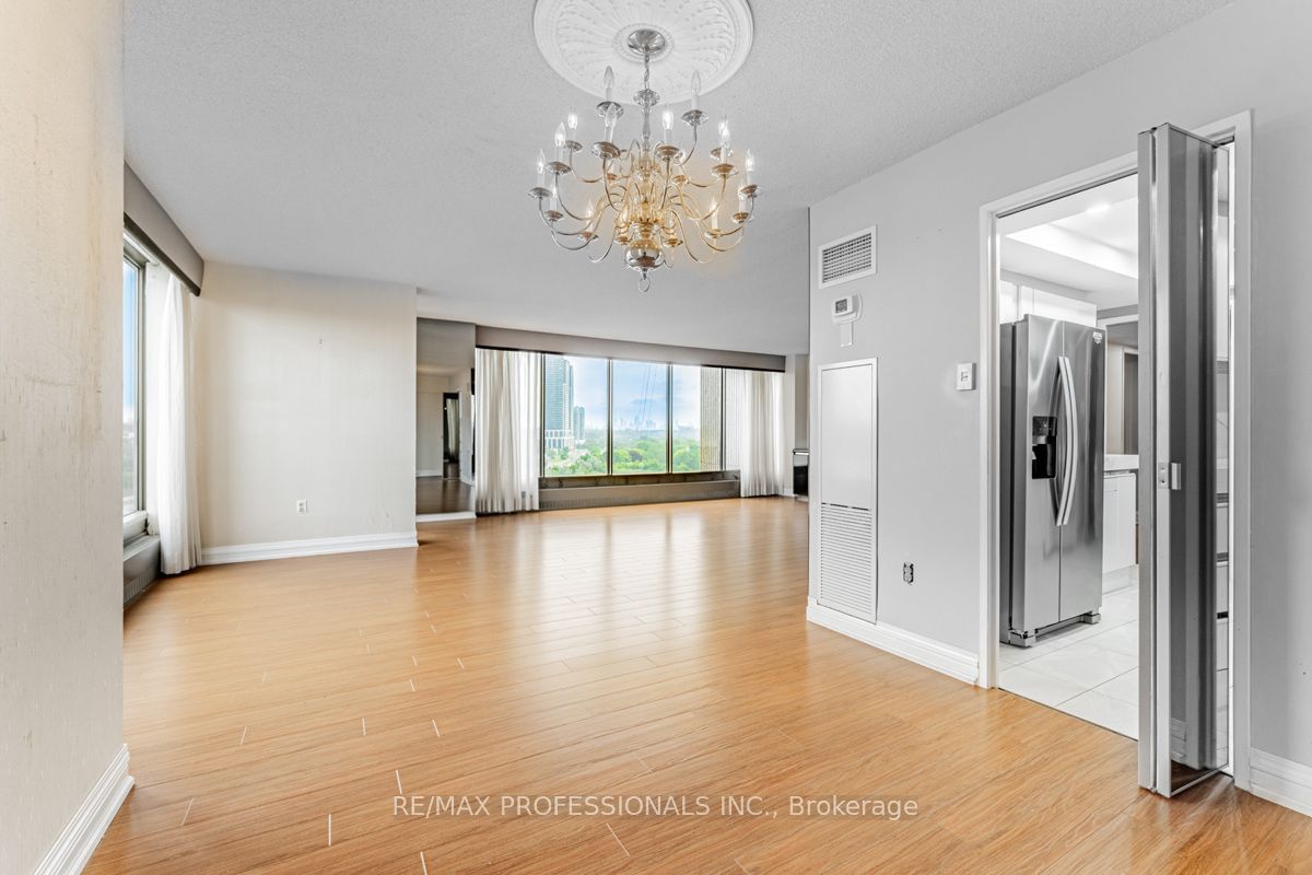 2045 Lake Shore Blvd W, unit 810 for sale - image #9