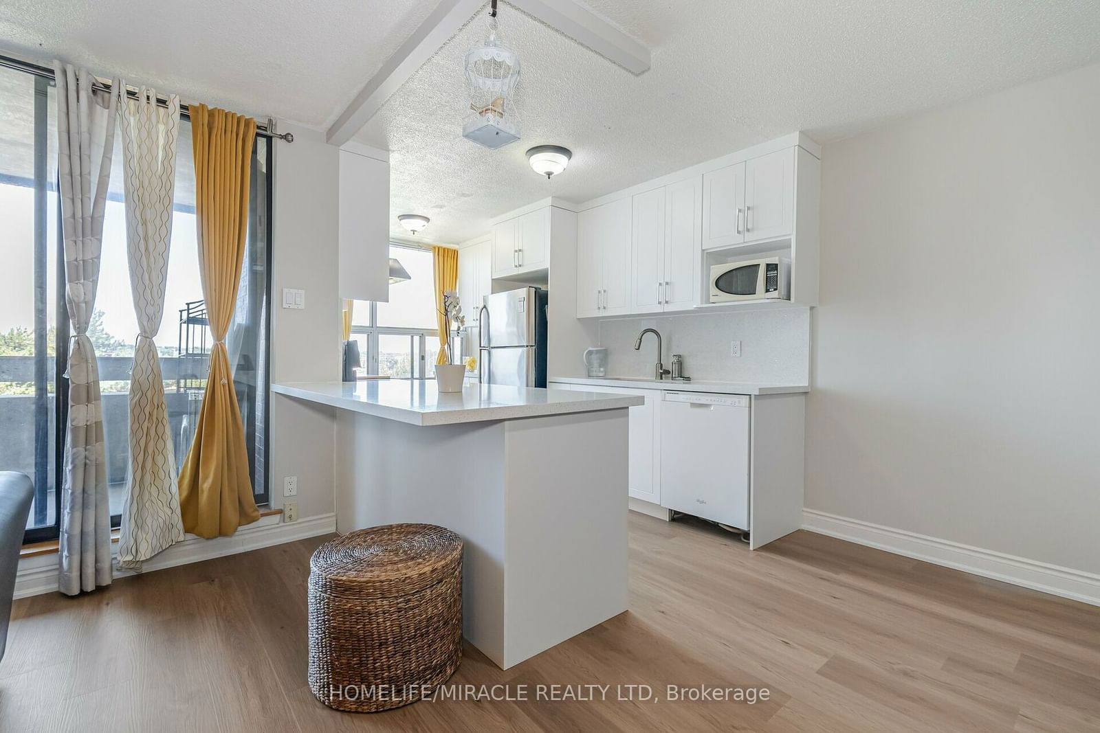 25 Kensington Rd, unit 608 for sale - image #16